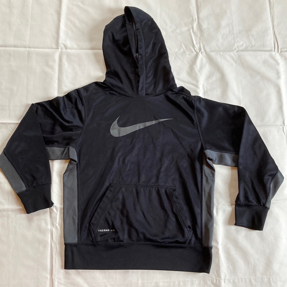Nike boys pull over